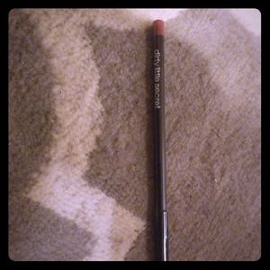 Lip liner